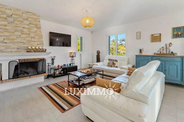 Image No.2-5 Bed House for sale