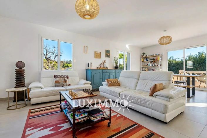 Image No.3-5 Bed House for sale