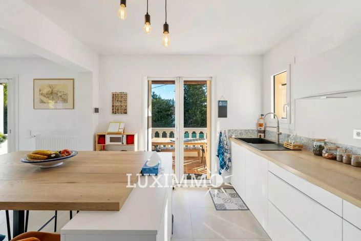 Image No.5-5 Bed House for sale