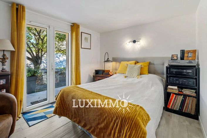 Image No.9-5 Bed House for sale