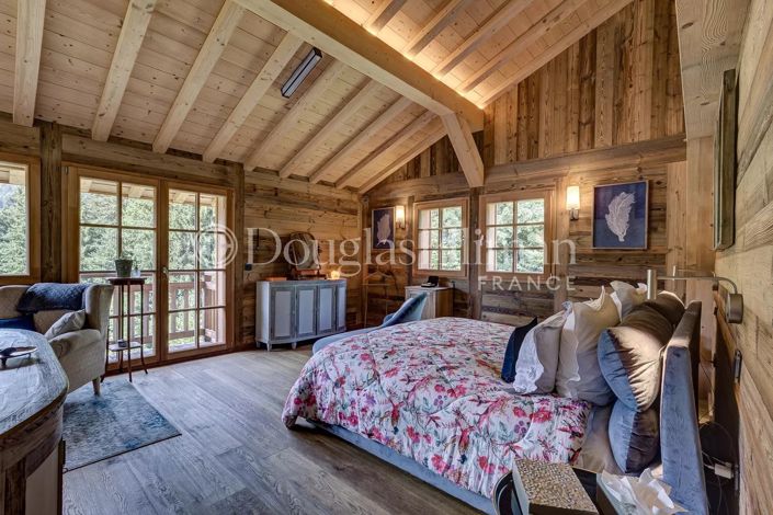 Image No.8-6 Bed House for sale