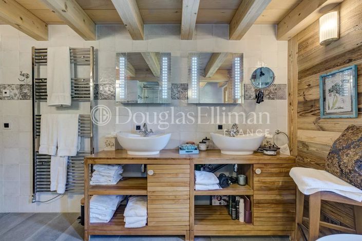 Image No.9-6 Bed House for sale