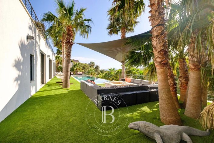 Image No.7-12 Bed House for sale