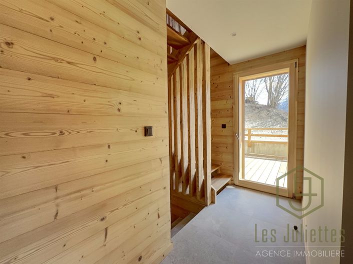 Image No.10-5 Bed House for sale