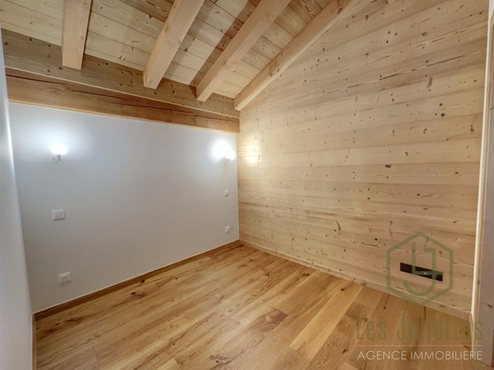 Image No.9-5 Bed House for sale