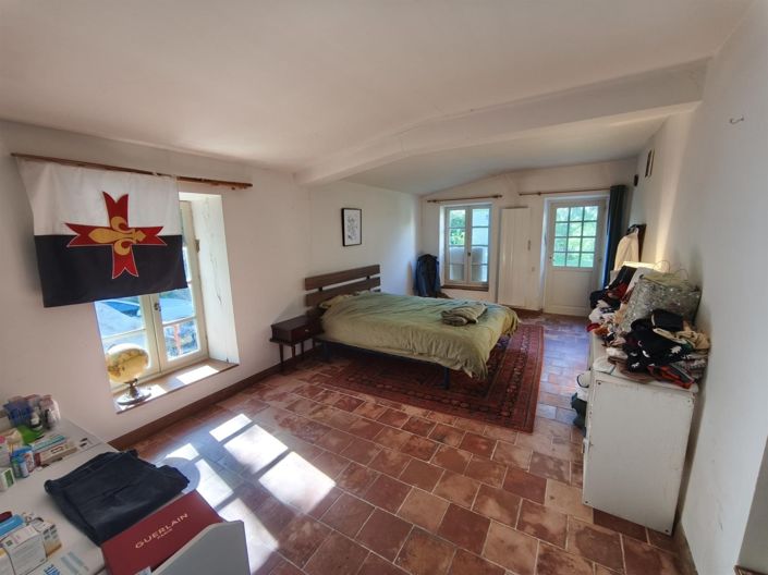 Image No.11-6 Bed House for sale