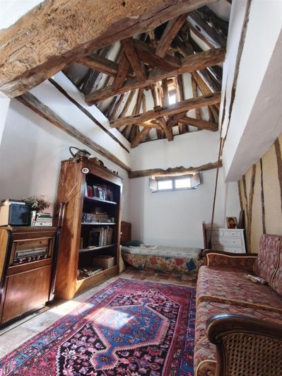 Image No.18-6 Bed House for sale
