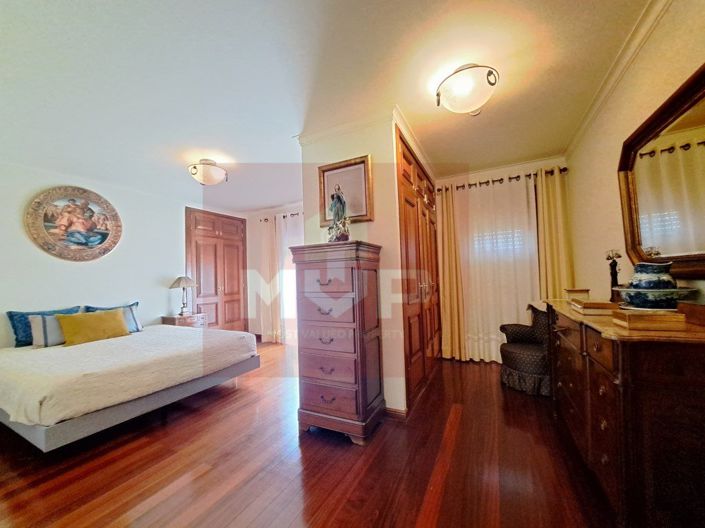 Image No.15-4 Bed Apartment for sale