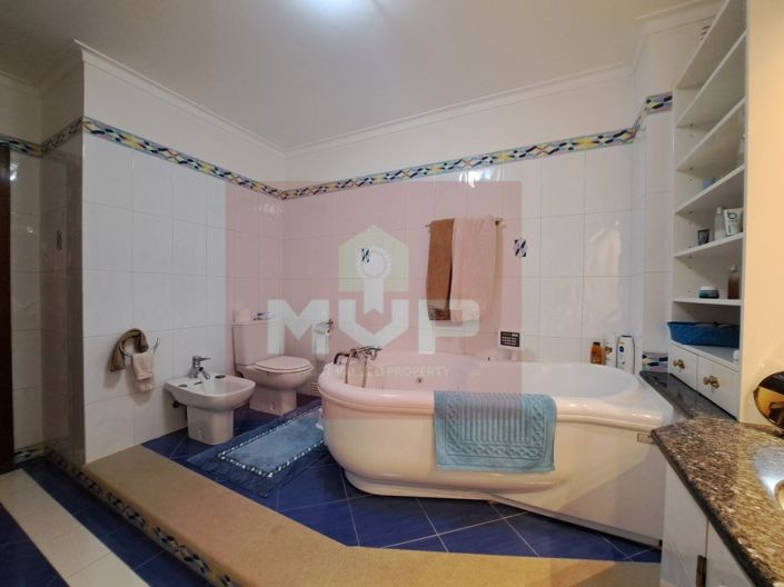 Image No.19-4 Bed Apartment for sale