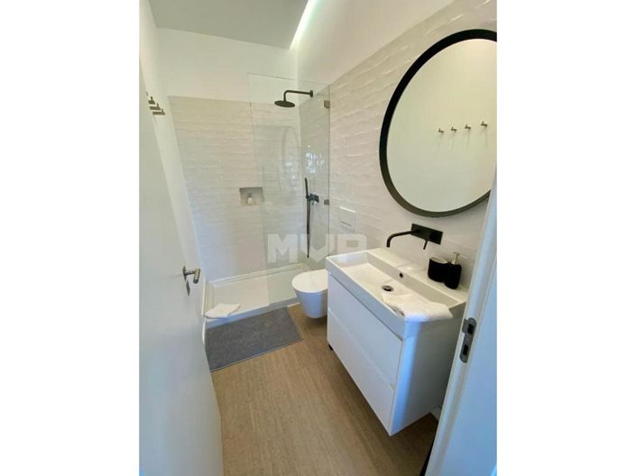 Image No.8-15 Bed House for sale