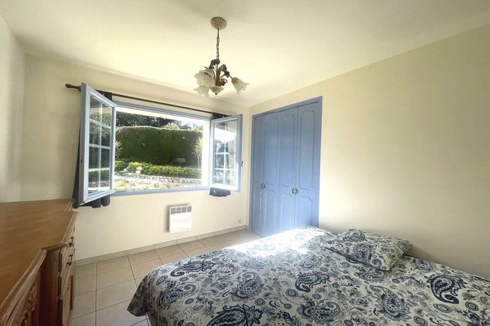 Image No.10-4 Bed House for sale