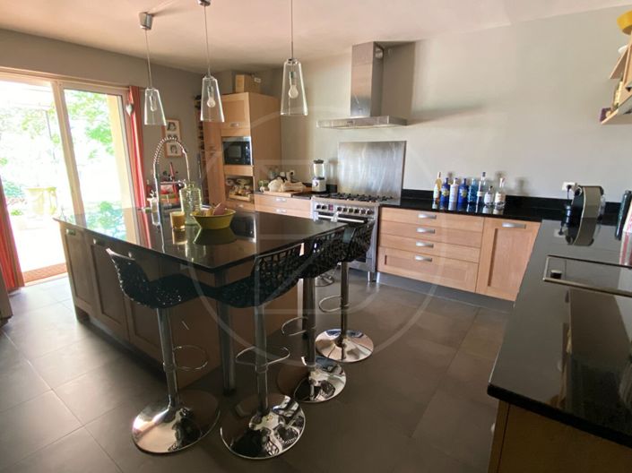 Image No.5-5 Bed House for sale