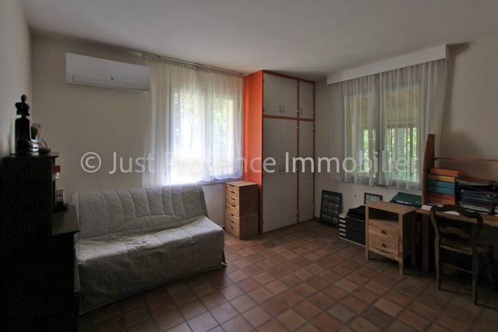 Image No.11-3 Bed House for sale