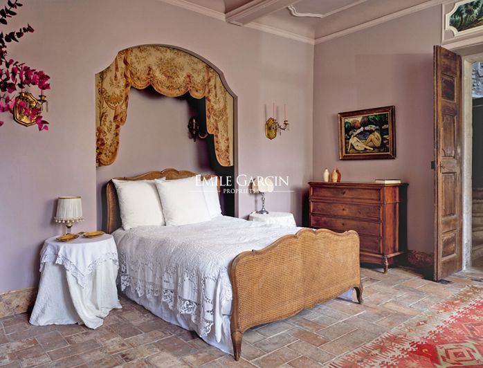 Image No.12-8 Bed Property for sale