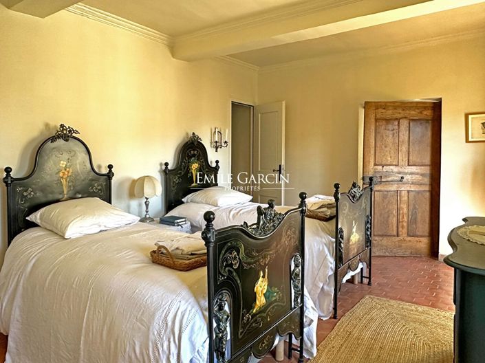 Image No.8-8 Bed Property for sale