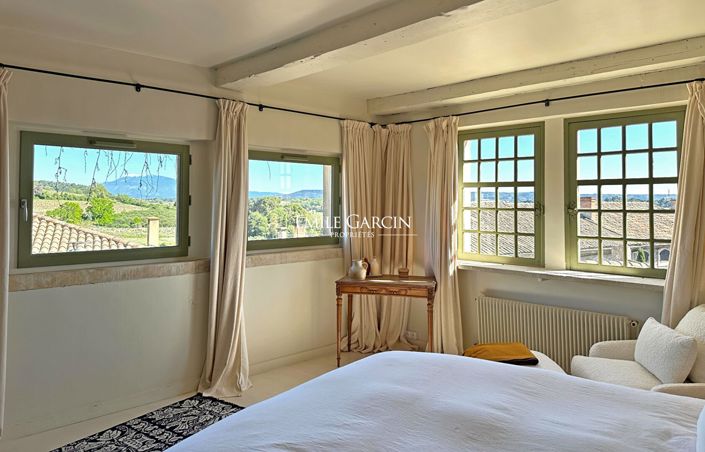Image No.9-8 Bed Property for sale