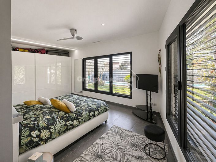 Image No.11-3 Bed House for sale