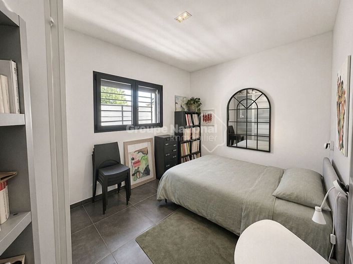 Image No.15-2 Bed Property for sale
