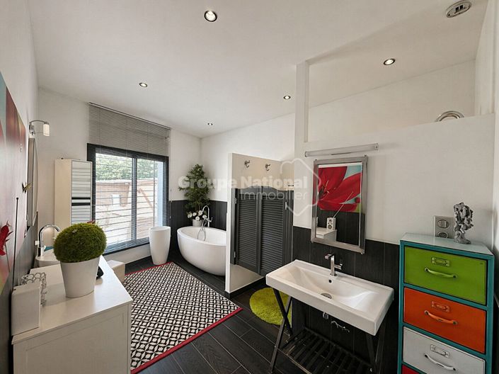 Image No.17-2 Bed Property for sale
