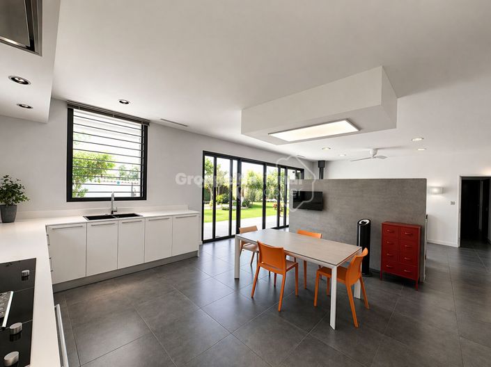 Image No.3-2 Bed Property for sale