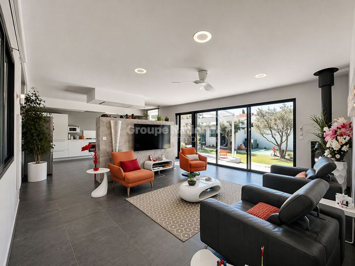 Image No.7-2 Bed Property for sale