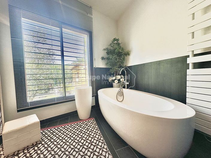 Image No.8-3 Bed House for sale
