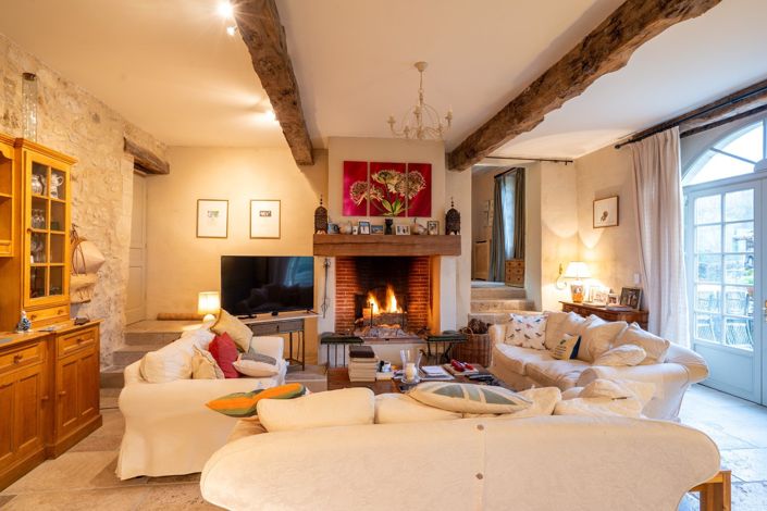 Image No.8-5 Bed House for sale
