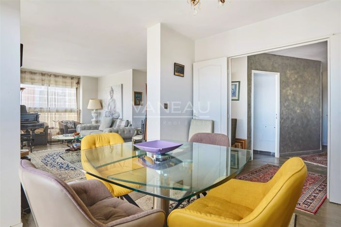 Image No.10-3 Bed Apartment for sale