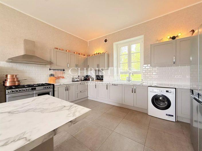 Image No.16-6 Bed House for sale