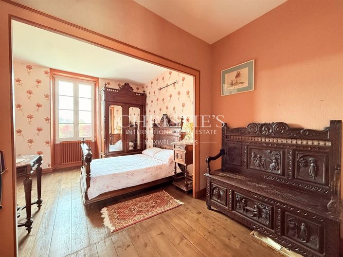 Image No.21-6 Bed House for sale
