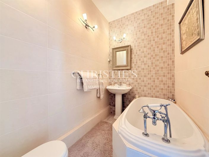 Image No.23-6 Bed House for sale