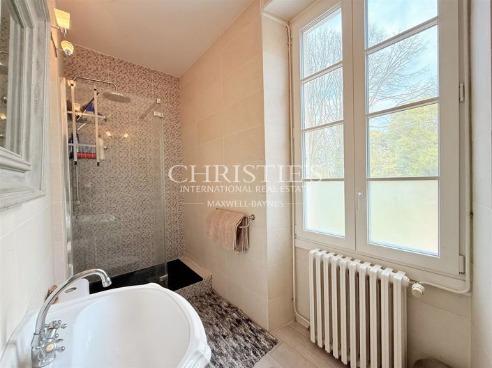 Image No.26-6 Bed House for sale