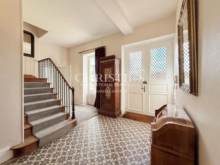 Image No.8-6 Bed House for sale