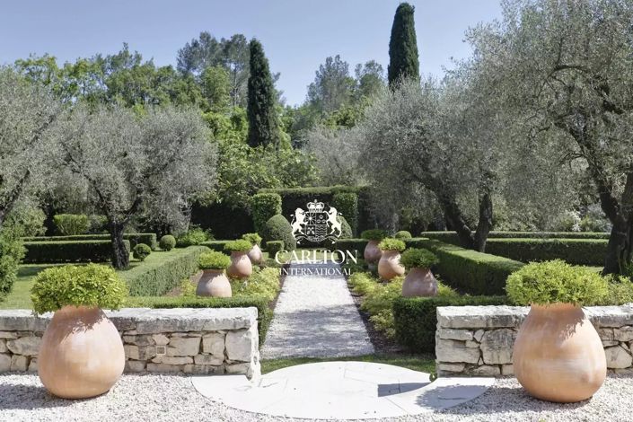 Image No.17-6 Bed House for sale