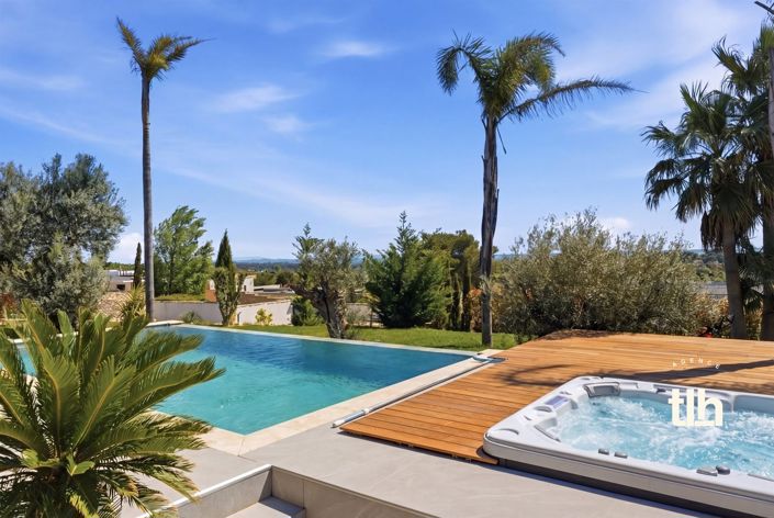 Image No.2-6 Bed Property for sale