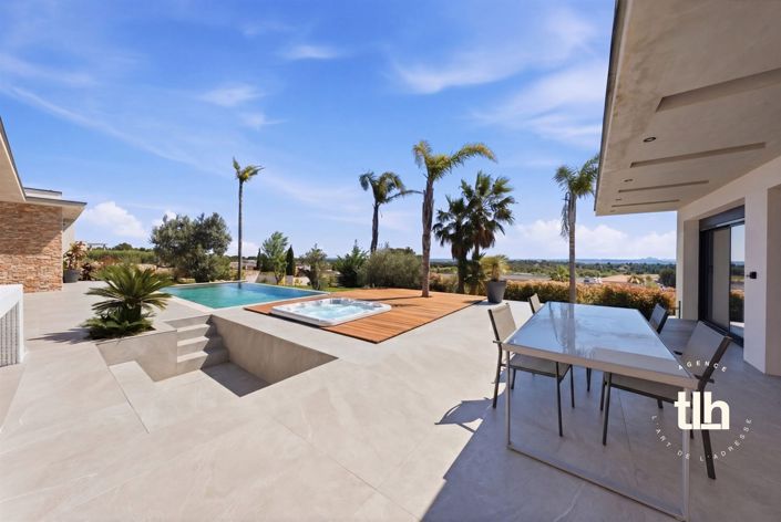 Image No.3-6 Bed Property for sale