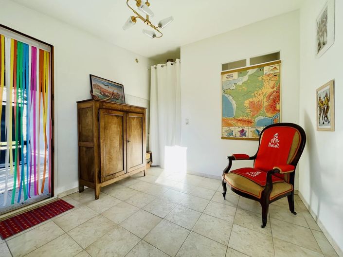 Image No.10-4 Bed House for sale