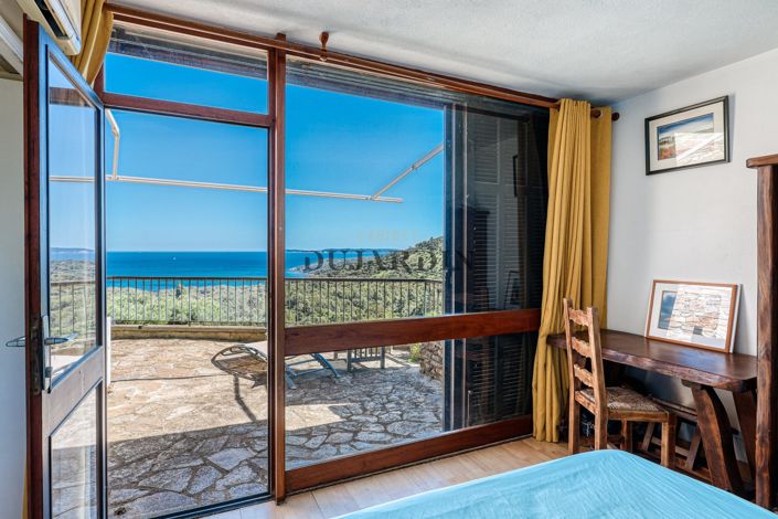 Image No.9-5 Bed House for sale