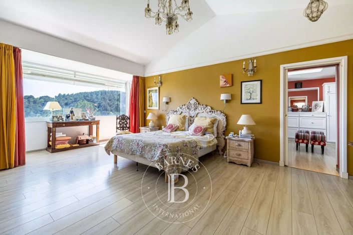 Image No.16-7 Bed House for sale