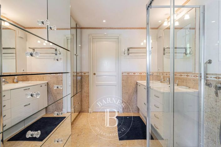 Image No.18-7 Bed House for sale