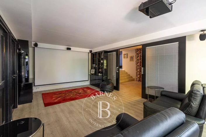 Image No.27-7 Bed House for sale