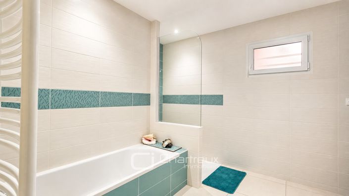 Image No.15-5 Bed House for sale