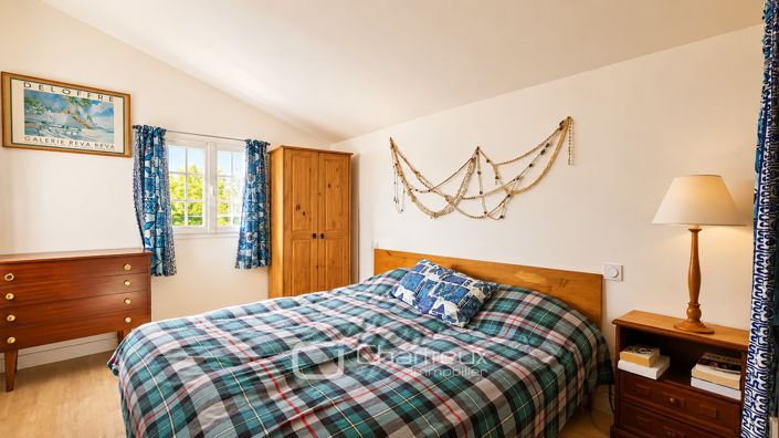 Image No.17-5 Bed House for sale