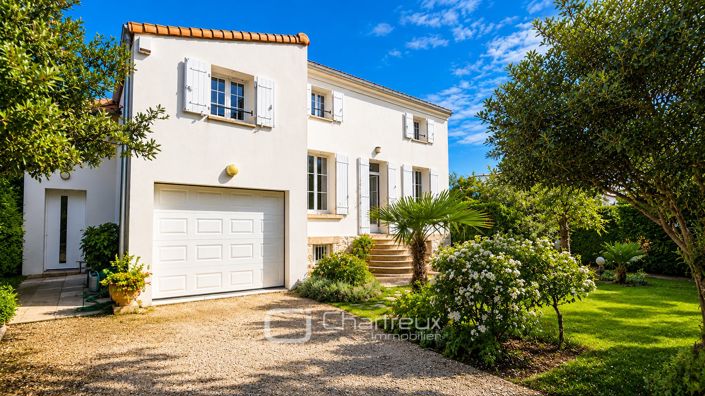 Image No.2-5 Bed House for sale