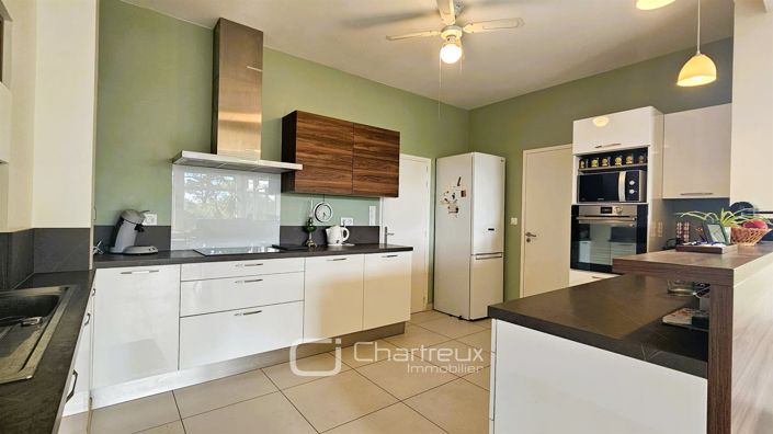 Image No.8-5 Bed House for sale