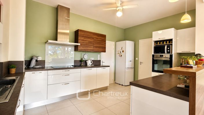 Image No.9-5 Bed House for sale