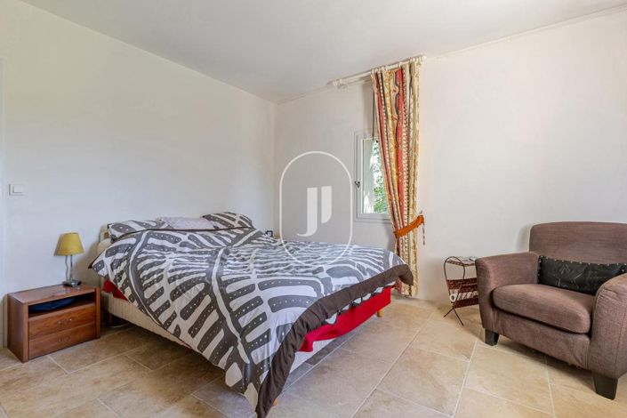 Image No.10-4 Bed House for sale