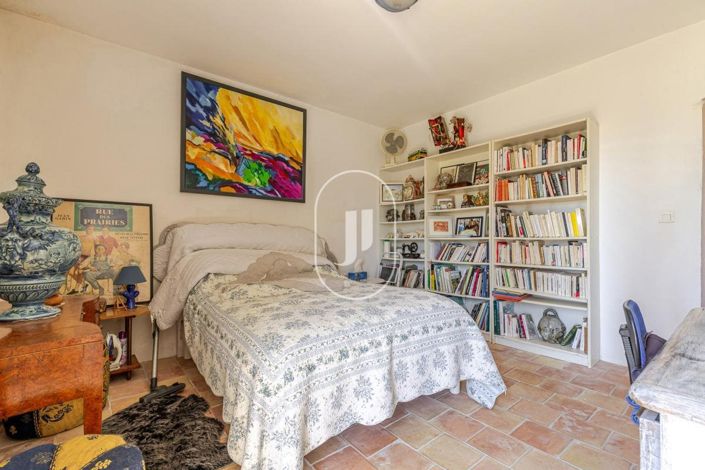 Image No.8-4 Bed House for sale