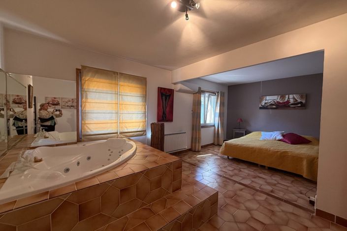 Image No.6-4 Bed House for sale