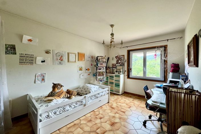 Image No.9-4 Bed House for sale